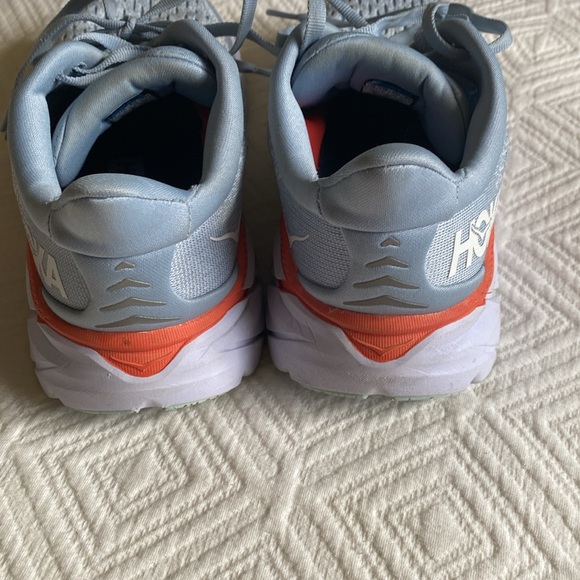 Hold one one Clifton 8 - Picture 5 of 7